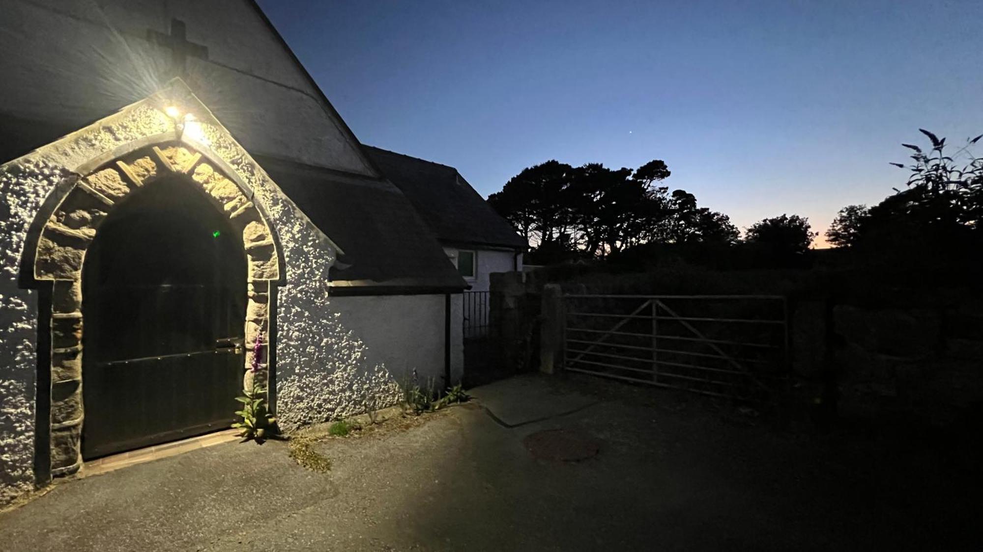 Llanw Malltraeth - Malltraeth Tides Llangadwaladr  Esterno foto